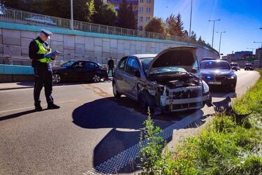 Wypadek na al. Niepodległości. Są utrudnienia w ruchu