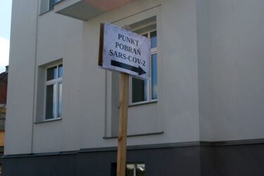 Prawie tysiąc nowych przypadków SARS-CoV-2. Zmarło 29 zakażonych