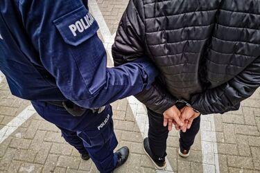 Poznali się na portalu randkowym. 44-latek okradł ją, gdy spała