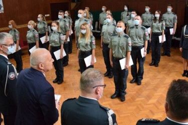 Nabór do służby w KAS. Ślubowanie złożyło 20 nowych funkcjonariuszy