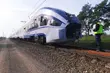 Wjechał wprost pod pociąg. Podróżowało nim 80 osób