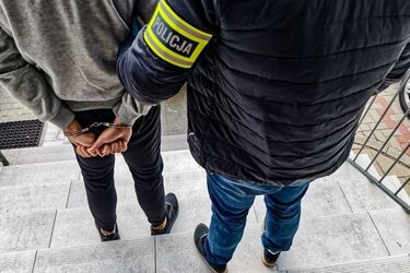 Ukradł e-papierosa, bo zbierał na prawo jazdy. 18-latkowi z Łap grozi 5 lat więzienia