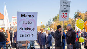 Chcą m.in. ochrony życia od poczęcia. Zakończył się Marsz dla życia i rodziny [ZDJĘCIA]