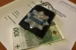 Przekroczył prędkość. Dał policjantom 100 zł łapówki. Grozi mu 8 lat więzienia
