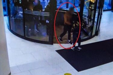 Rosjanin zniszczył drzwi w białostockiej galerii handlowej. Wszystko przez zawód miłosny