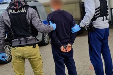 Wszedł za ladę sklepu i ukradł produkty za 16 zł. Grozi mu do 12 lat więzienia