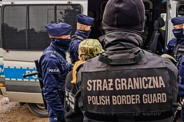 575 imigrantów próbowało przekroczyć granicę. Policja zatrzymała 8 przewoźników
