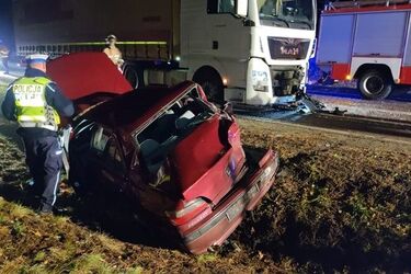Trzy osoby trafiły do szpitala po zderzeniu na drodze za Osowcem Twierdzą