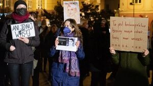 Milczący protest na Rynku Kościuszki. Ból i oburzenie po śmierci Izy [ZDJĘCIA]
