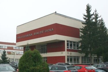 Mobilny Punkt Szczepień na jednej z białostockich uczelni