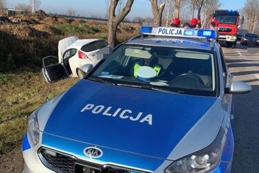 Tak się kończy wyprzedzanie. 29-latek wpadł do rowu