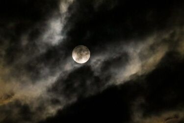 Przed nami Pełnia Bobrzego Księżyca. Pojawi się również zaćmienie