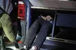Agresywne grupy forsowały granicę. Policja zatrzymała kolejnych 