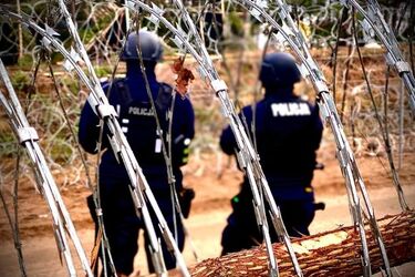 Pomoc migrantom w przekraczaniu granicy. Wpada coraz więcej kurierów