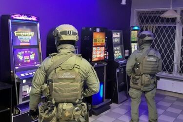 Zlikwidowano kolejny nielegalny salon. KAS zabezpieczyła 6 automatów