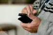 Kolejni seniorzy stracili oszczędności życia. 78-latka przekazała 80 tys. zł