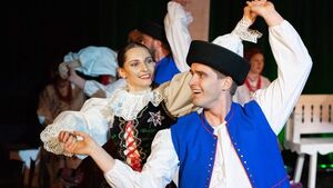 Taniec, śpiew i wsparcie hospicjum. Zachwycający koncert Kurpi Zielonych [ZDJĘCIA]
