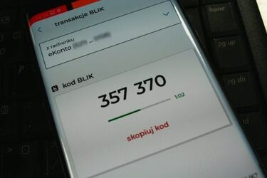 33-latka wpłaciła kodami BLIK blisko 50 tys. zł na konto oszustów
