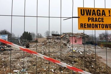 Prace rozbiórkowe koło dworca. Po centrum handlowym "Park" zostały gruzy [ZDJĘCIA]
