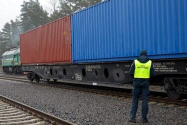 Kontrola na przejściu granicznym. Między kartonami z odkurzaczami ukryto kontrabandę