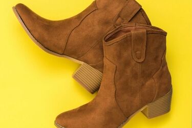 Jak i z czym nosić zamszowe botki?