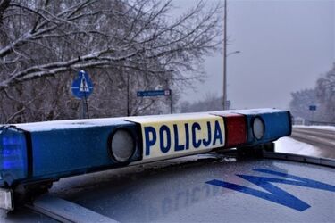 Wypadek z udziałem dwóch aut. Kobieta trafiła do szpitala