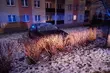Pijany 74-latek jeździł po trawniku. Potem uderzył w blok