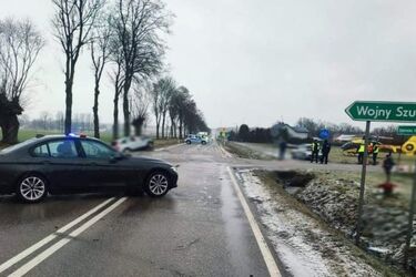Wypadek na dk 66. Cztery osoby trafiły do szpitala - kierowca nie przeżył