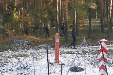 Ponad 30-osobowa grupa forsowała granicę. Białoruskie służby kolejny raz prowokują