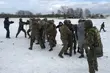 Jak uniknąć uderzenia kamieniem? Policja szkoli żołnierzy
