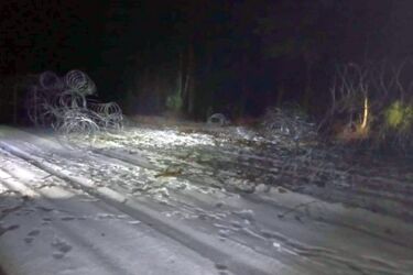 Niespokojny weekend na granicy. Niektórym migrantom udało się przedostać do Polski