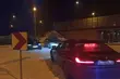 Zatrzymali się na środku ronda, żeby porozmawiać