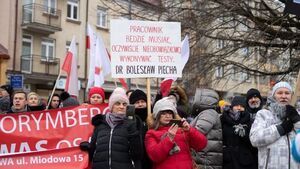 Marsz i protest w obronie lekarki, która odradza szczepionki [ZDJĘCIA]