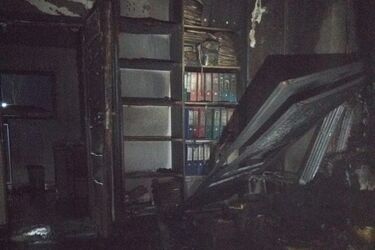 Powiat bielski. Blisko 20 strażaków gasiło pożar biura i auta