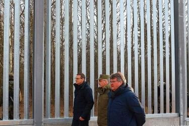 Prace przy budowie zapory postępują. Premier Morawiecki: "Polska granica to jest świętość"