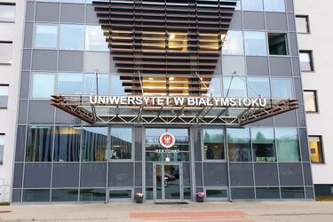 Bezpłatne studia podyplomowe na UwB - kto może skorzystać?