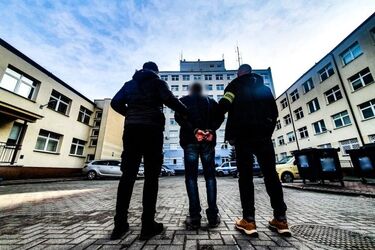 Białystok. Ukradli 2 samochody i sprzedali na złomie