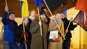 Białostoczanie solidarni z Ukrainą. Zebrali się na Rynku Kościuszki [ZDJĘCIA]