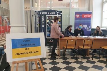 Na dworcu PKP w Białymstoku uruchomiono punkt informacyjny dla obywateli Ukrainy