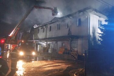Blisko 50 strażaków walczyło z pożarem piekarni