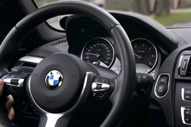 18-letnia beemka zawróciła mu w głowie. Wpłacił zaliczkę i... stracił tysiące