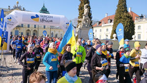 Białostoczanie pokazali solidarność z Ukrainą. Wystartowali w specjalnym biegu [ZDJĘCIA]