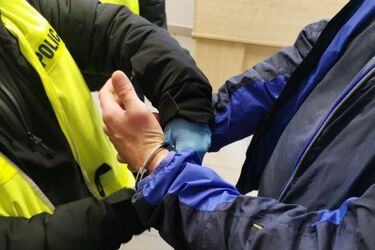 Szczyt hipokryzji? Okradł kobietę w kościele