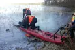 O mały włos od tragedii. Pod wędkarzem załamał się lód