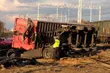 Tir wjechał pod pociąg. Zerwana sieć, wykolejony wagon