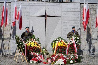 Obchody rocznicy katastrofy smoleńskiej [ZDJĘCIA]