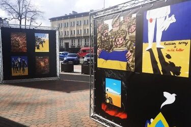 "Nie zamykaj oczu" - plakaty wspierające Ukrainę