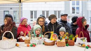 Białostoczanie poświęcili koszyczki na Rynku Kościuszki [ZDJĘCIA]