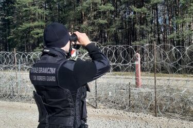SG zatrzymała migrantów, przy których był aktywista. Twierdził, że zbiera poroże