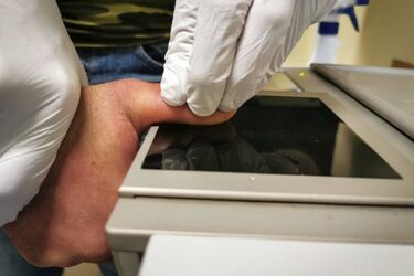 Seryjny włamywacz wpadł. Jego łupem padły m.in. kiełbasa i butla gazowa